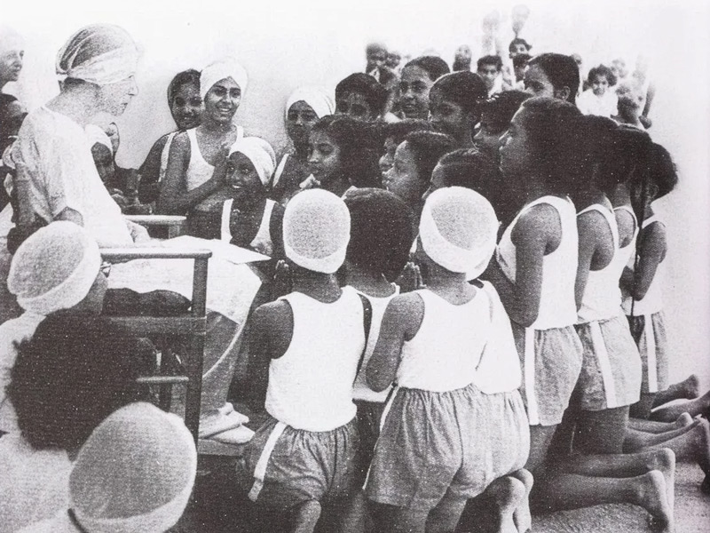 Darshan Photo -The Mother and Sri Aurobindo (24 April 1950)